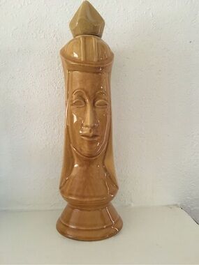 RARE-1969 Old Crow "Light Queen" Chessmen Limited Edition Decanters